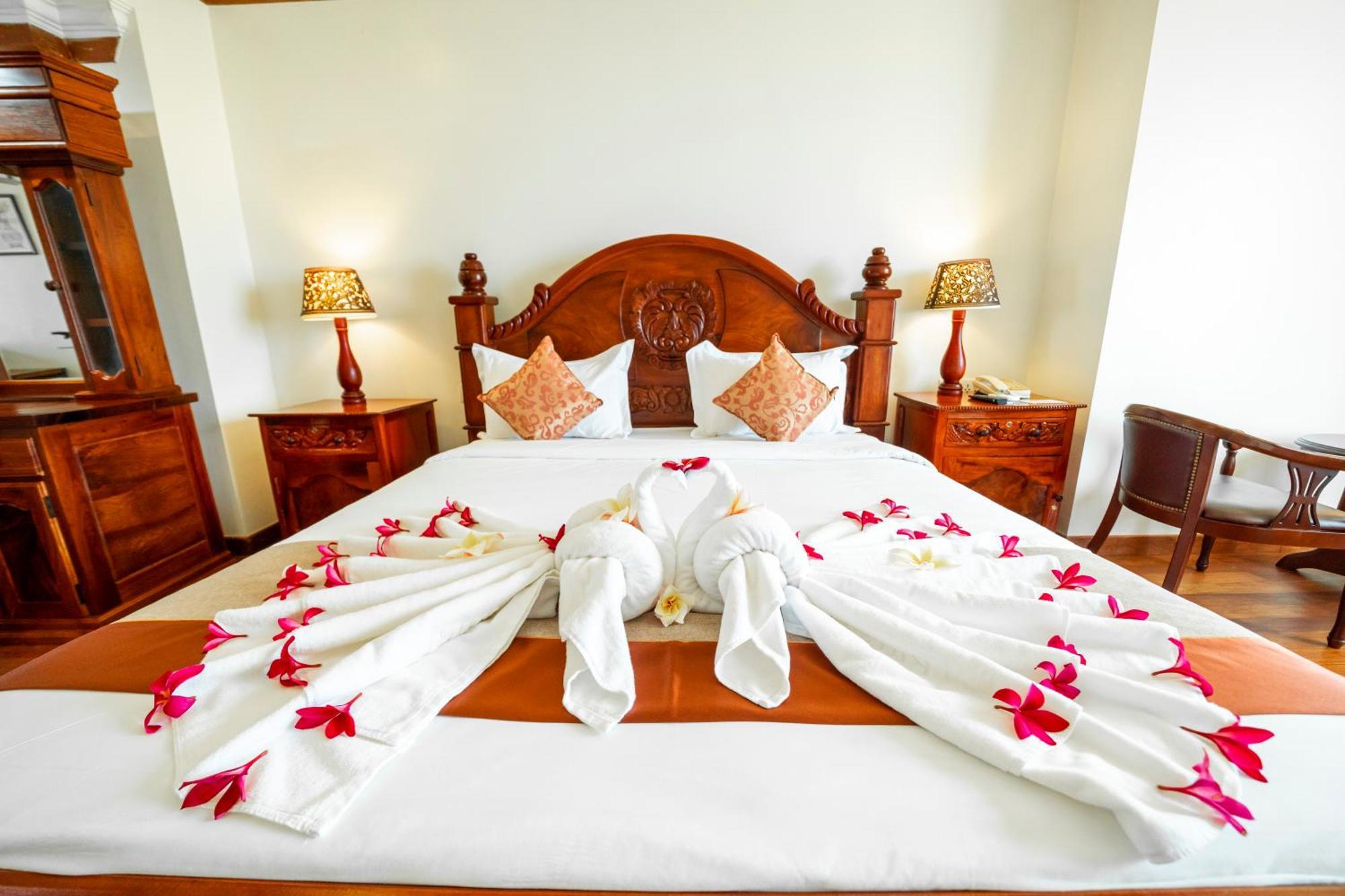 Pursat Riverside Hotel & Spa Экстерьер фото