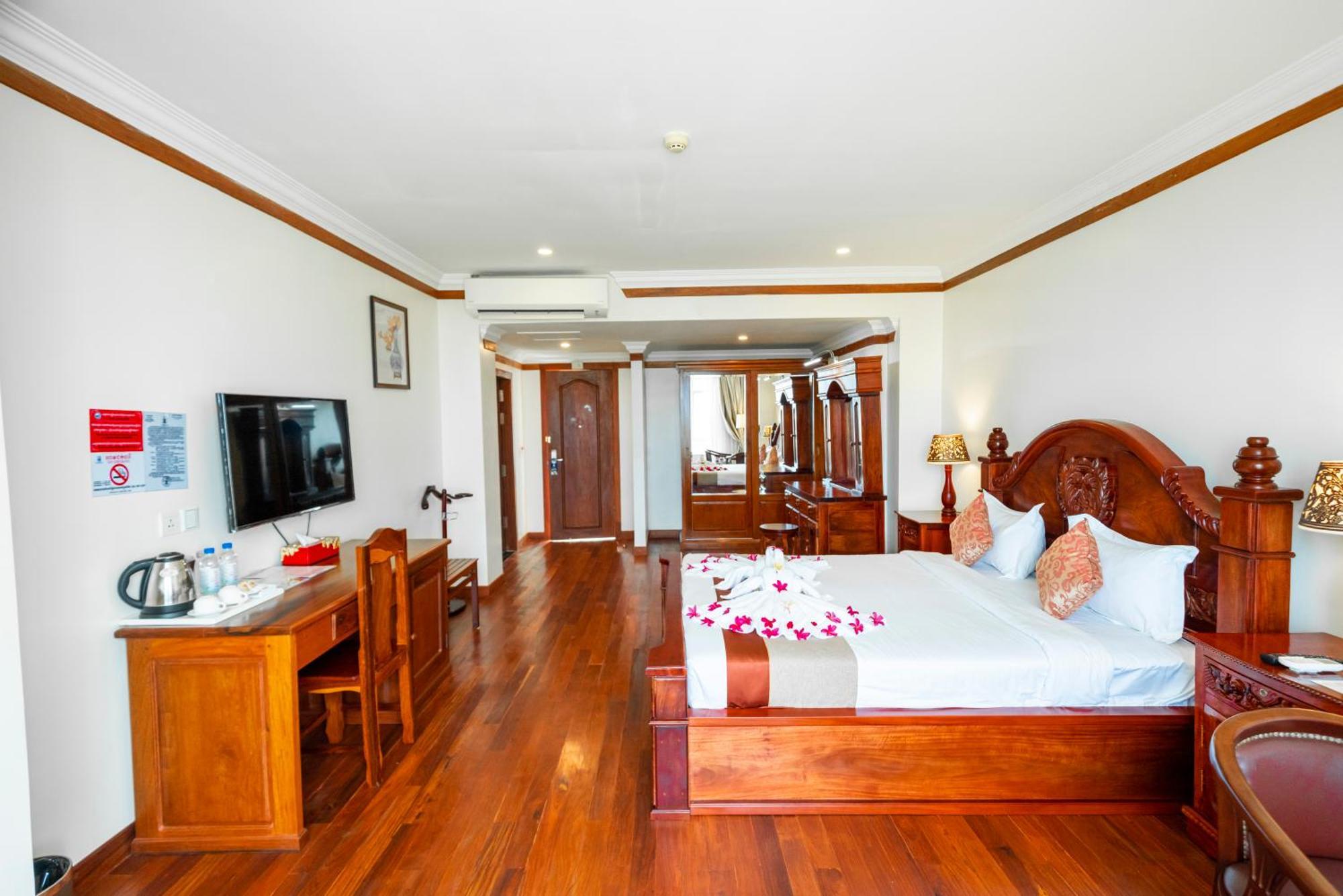 Pursat Riverside Hotel & Spa Экстерьер фото