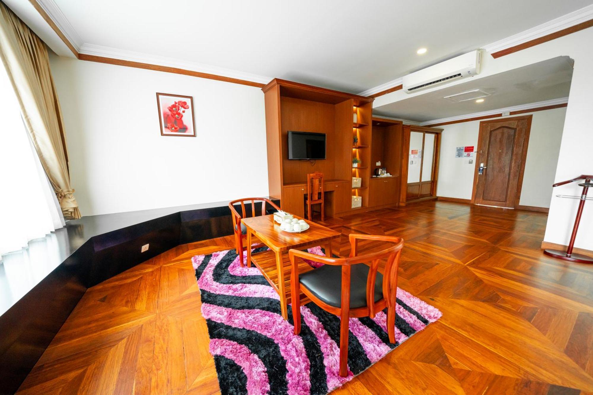 Pursat Riverside Hotel & Spa Экстерьер фото